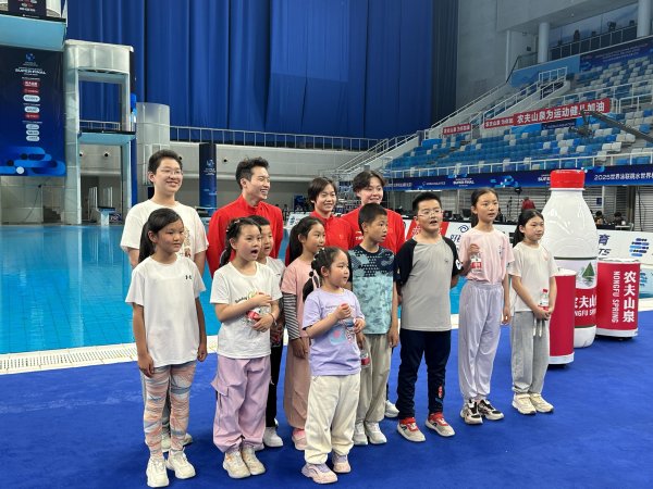 七星策略 这堂课可不得了！三位奥运冠军水立方联袂指导青少年